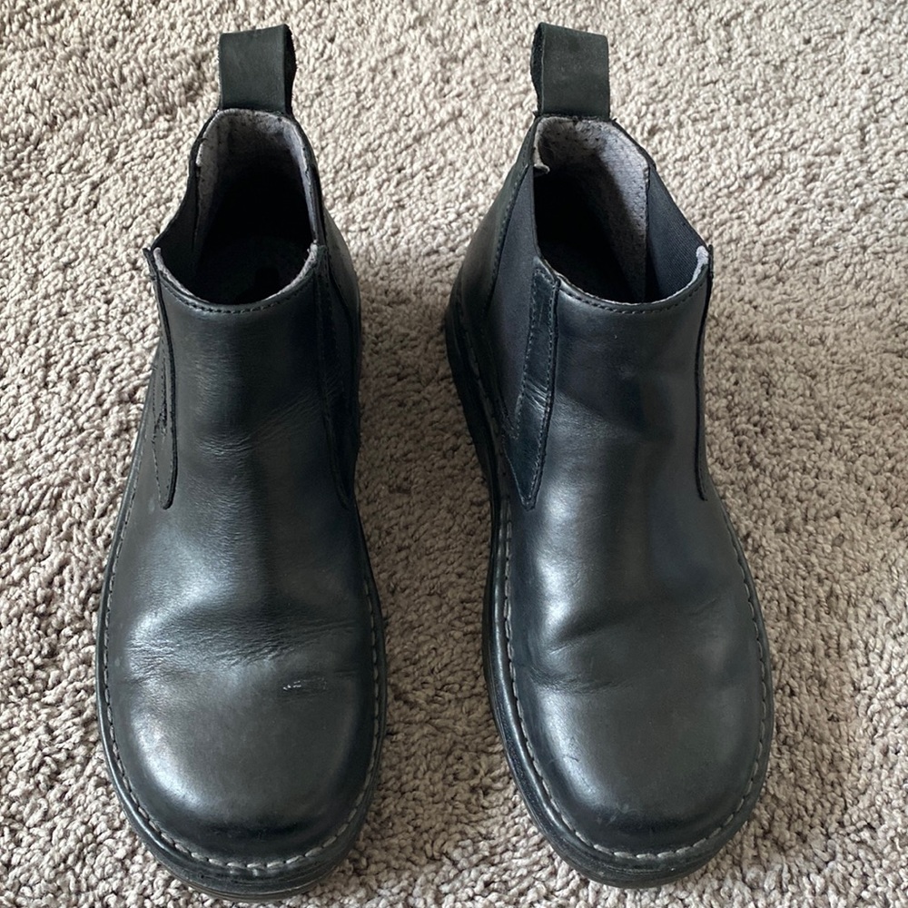 Men’s Size 10 classic Doc Martens, Leather, great condition. Worn sporadically